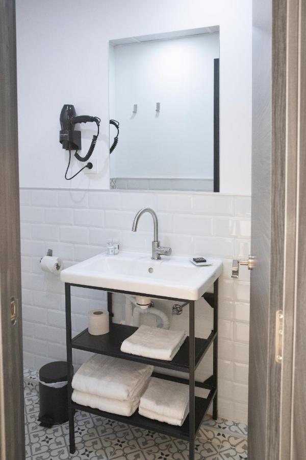 Hostal Boutique I Host You Madrid Extérieur photo